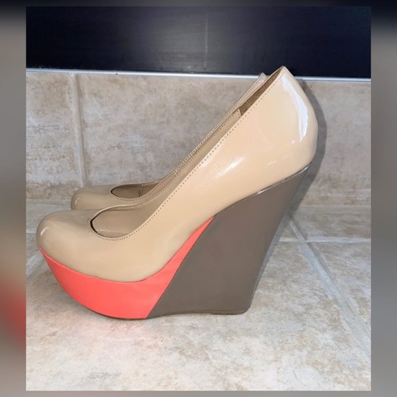 Breckelles Shoes - Multi Colored Platform Wedge Ladies Size 10